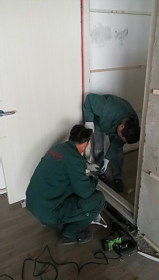 2017年11月16日太原市動物園停車場防火門整改施工現場