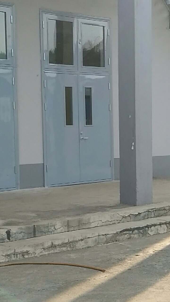 2020離石永聚煤業防火門窗安裝現場