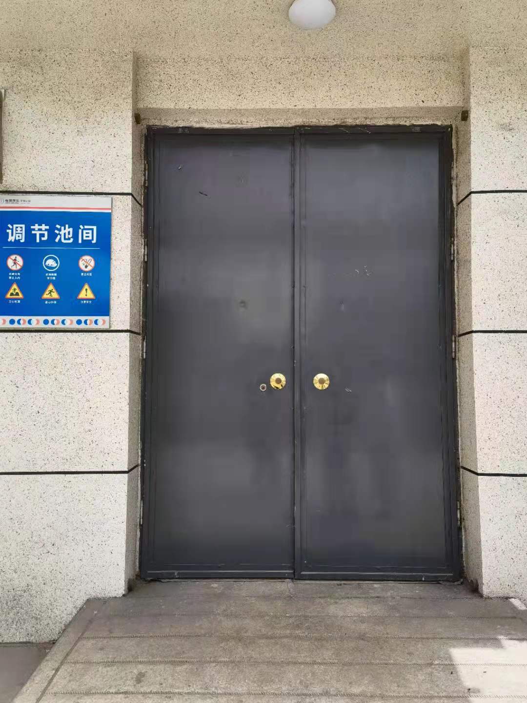 太原城市學(xué)院防火卷簾安裝中